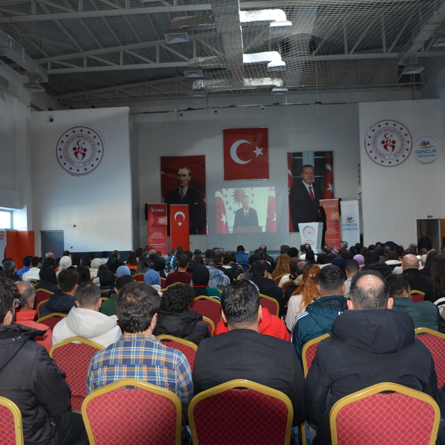 Hakkari'de "Gençlik Politika Belgesi Vizyonu Çalıştayı" düzenlendi