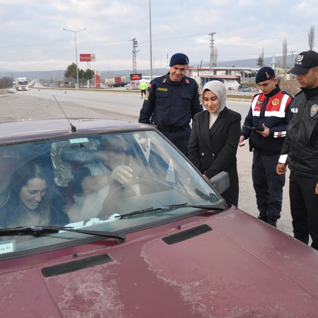 Gümüşhacıköy Kaymakamı Güneş, trafik denetimine katıldı