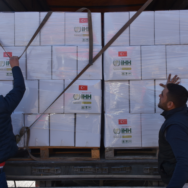 Kilis'ten Suriye'ye 4 yardım tırı gönderildi