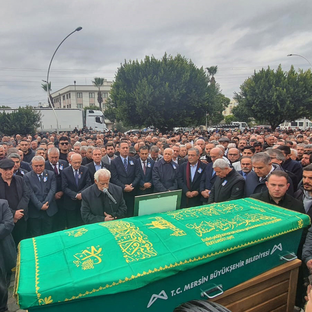 Kılıçdaroğlu, Başkan Vahap Seçer'in kardeşinin cenazesine katıldı