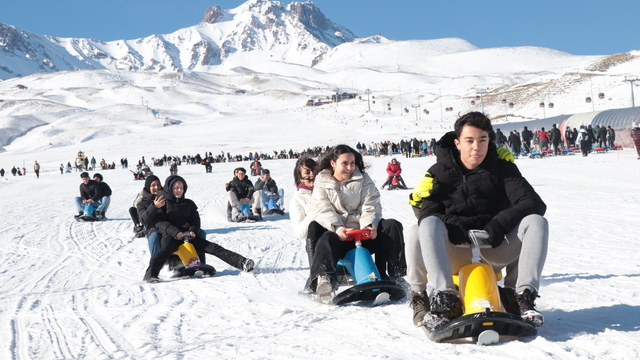 Erciyes'te hafta sonu yoğunluğu
