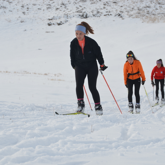 Hakkari'de milli takıma girme hayali kuran kayak sporcuları, çalışmalarını...