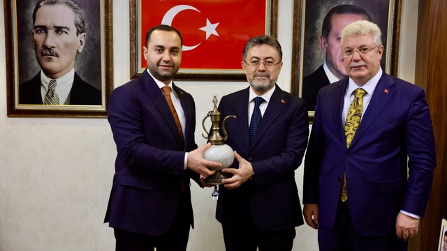 Bakan Yumaklı, AK Parti Çankırı İl Başkanı Erdoğan'ı ziyaret etti