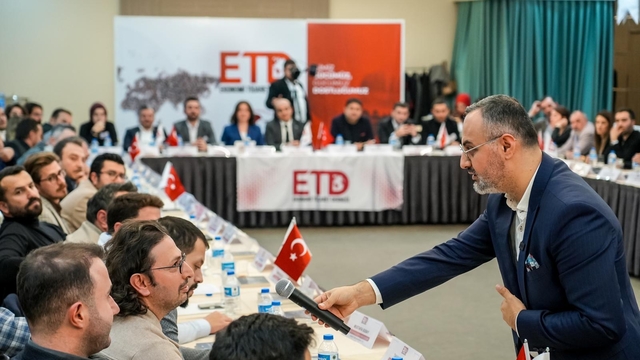 Sakarya'da "Patronların Vizyonu, Şirketlerin Geleceğini Belirliyor" programı düzenlendi