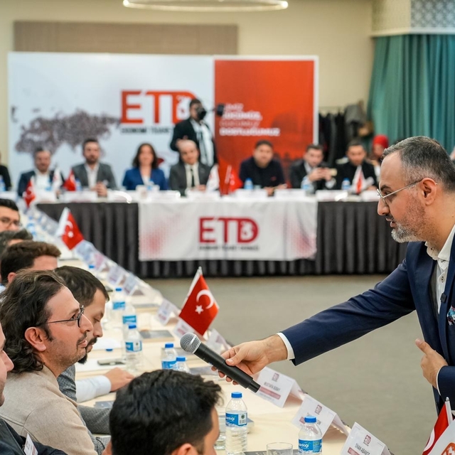 Sakarya'da "Patronların Vizyonu, Şirketlerin Geleceğini Belirliyor" program...