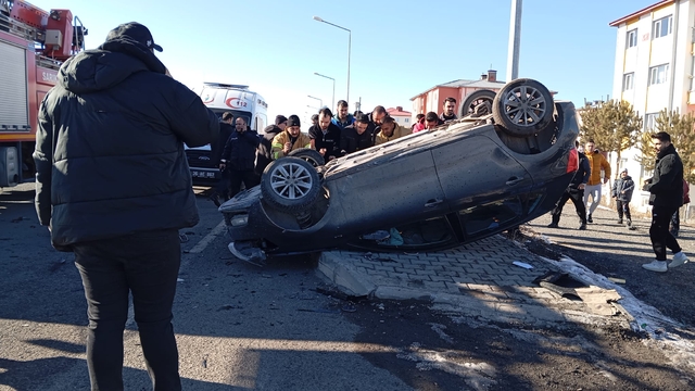 Kars'ta trafik kazasında 2 kişi yaralandı