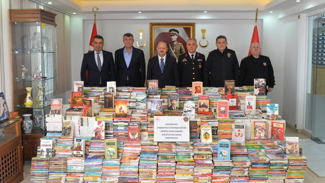 Kastamonu'da komandolardan okul kütüphanelerine 21 bin kitap