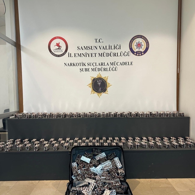Samsun'da 26 bin 160 sentetik ecza hapı ele geçirildi