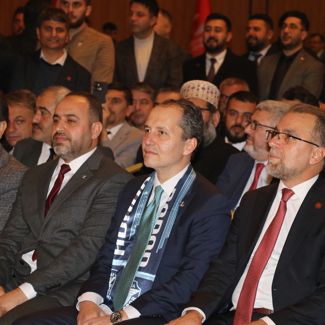 Yeniden Refah Partisi Genel Başkanı Erbakan, Adana'da partisinin il kongres...