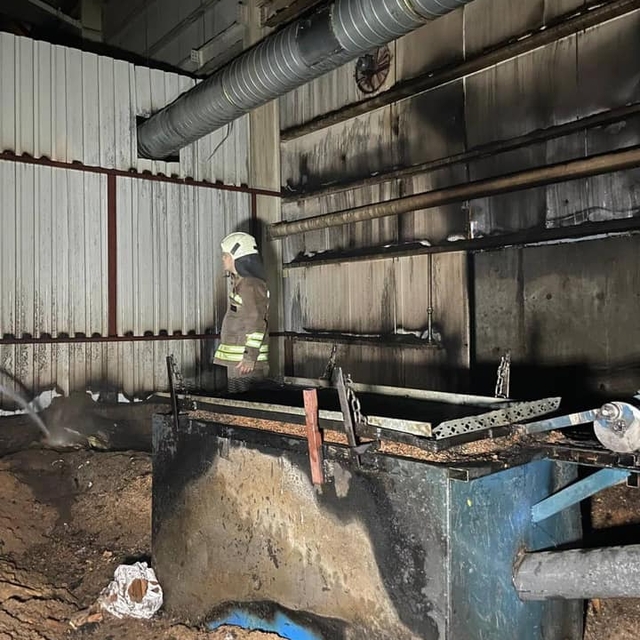 Hatay'da mobilya fabrikasındaki yangın söndürüldü