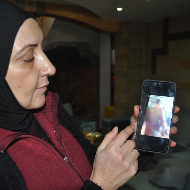 Sednaya Cezaevi'nde 14 yıl tutuklu kaldıktan sonra kurtulan oğlunu arıyor