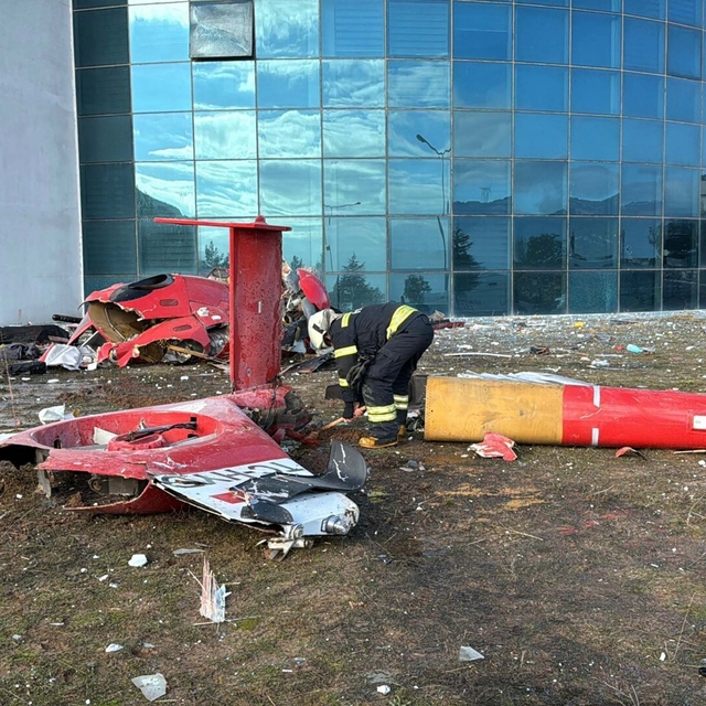 Muğla'da hastaneye çarpan helikopter düştü