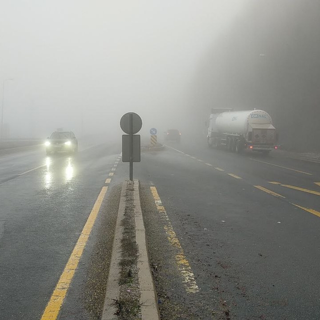 Bolu Dağı'nda sis görüş mesafesini düşürdü