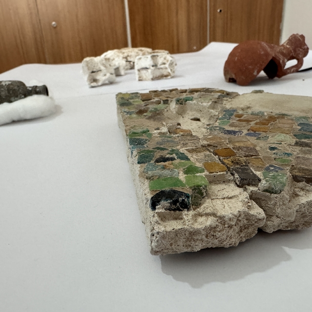 Harran'daki katedral kazısında vitraylar bulundu