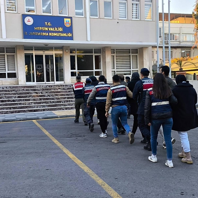Mersin merkezli DEAŞ operasyonunda yakalanan 7 zanlıdan 6'sı tutuklandı
