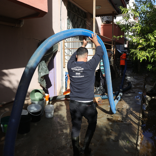 Manavgat'taki kuvvetli yağışın ardından hasar tespit çalışmaları başladı