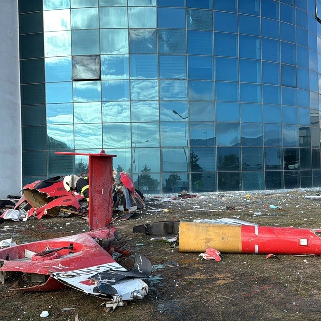 Muğla'da hastaneye çarpan ambulans helikopter düştü; 4 ölü