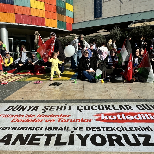 Antalya'da İsrail'in Filistin'e yönelik saldırıları protesto edildi