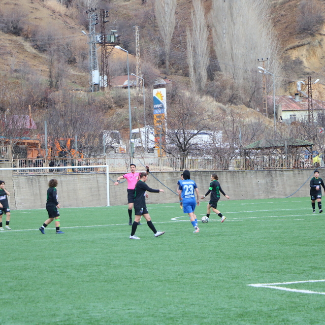 Yüksekova Spor Kulübü Kadın Futbol Takımı, Sakarya Kadın Takımı'nı 6-1 yend...