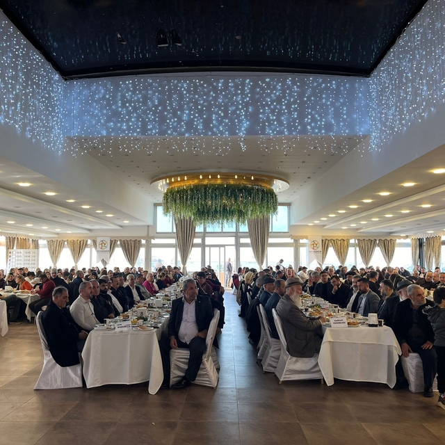 Hatay Büyükşehir Belediye Başkanı Öntürk, Samandağ'da vatandaşlarla buluştu