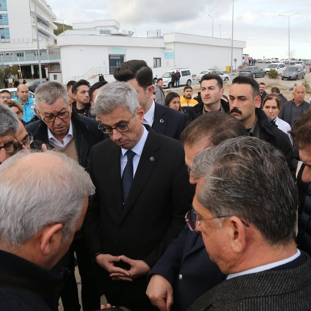 Sağlık Bakanı Memişoğlu, hastaneye çarpan ambulans helikopterin düşmesiyle...