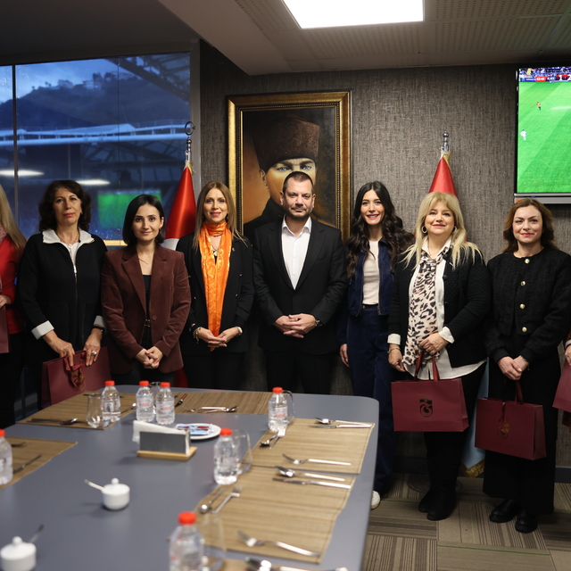 Trabzonspor Kulübü Başkanı Doğan'dan eski kurul ve komisyon başkanlarına pl...