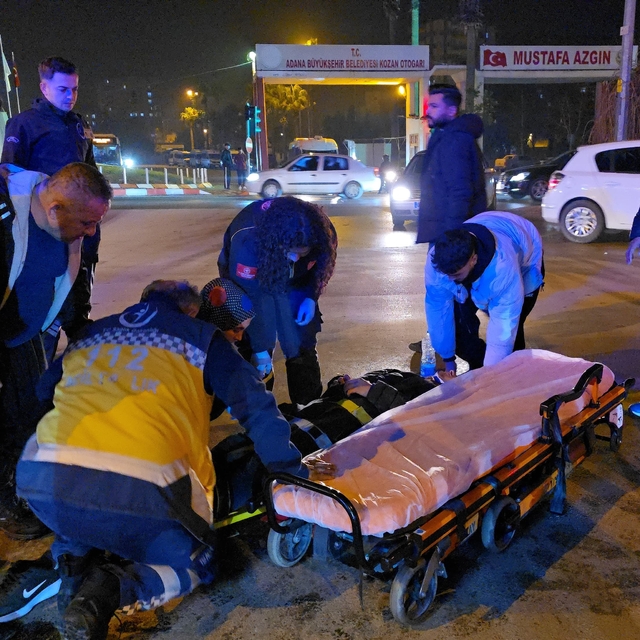 Adana'da devrilen motosikletin sürücüsü yaralandı