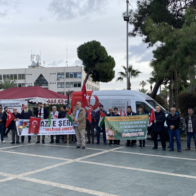 Alanya'da İsrail'in Filistin'e yönelik saldırıları protesto edildi
