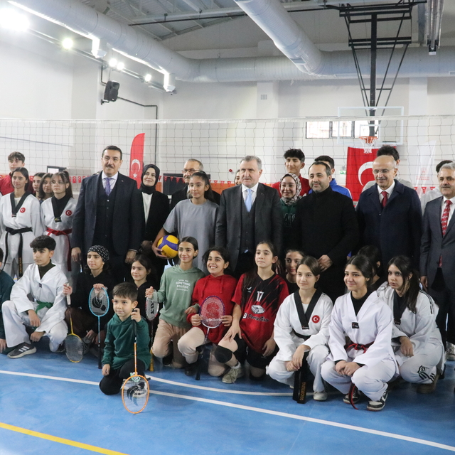 Gençlik ve Spor Bakanı Bak, Malatya'da gençlerle buluştu: