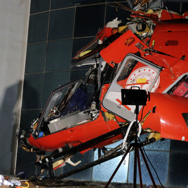 Muğla'da hastaneye çarparak düşen helikopterin enkazı kaldırıldı