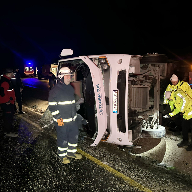 GÜNCELLEME - Kastamonu'da devrilen midibüsteki 1 kişi öldü, 23 kişi yaralan...