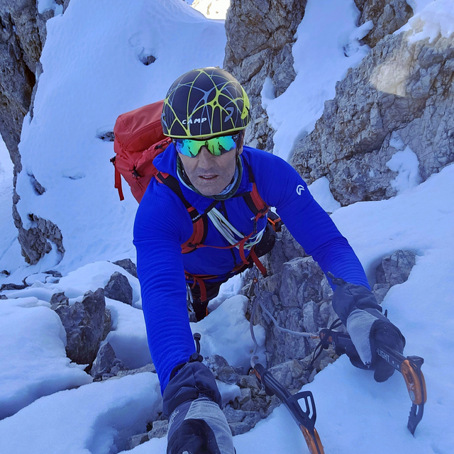 Antalya'da 2 bin 366 metrede buz tırmanışı