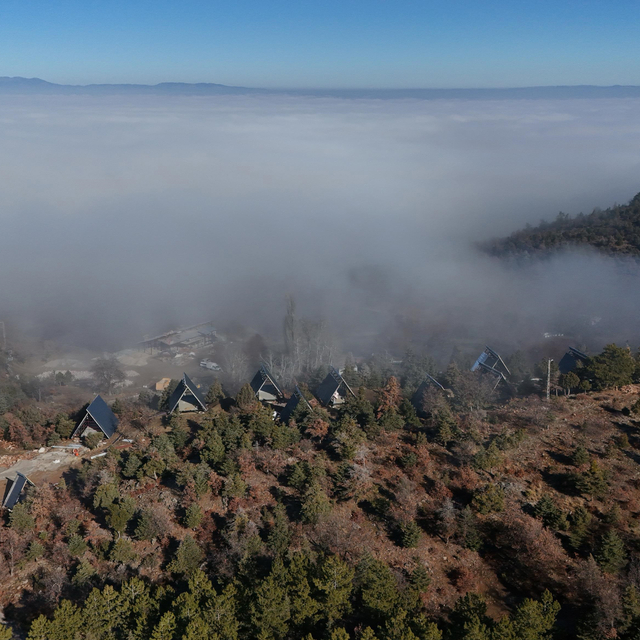 Türkiye'nin en büyük tatlı su gölü sisle kaplandı