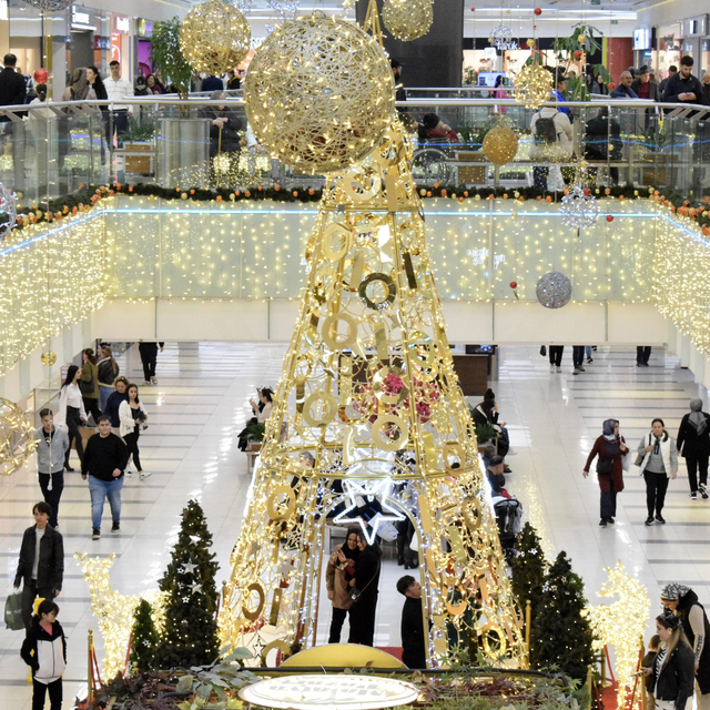 Antalya'ya Noel kutlamaları öncesi turist akını