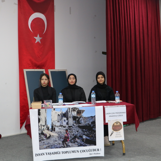 Sarayönü'nde liseler arası münazara düzenlendi