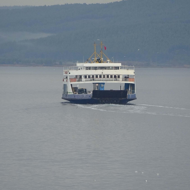 Gökçeada ve Bozcaada'ya feribot seferlerine fırtına engeli