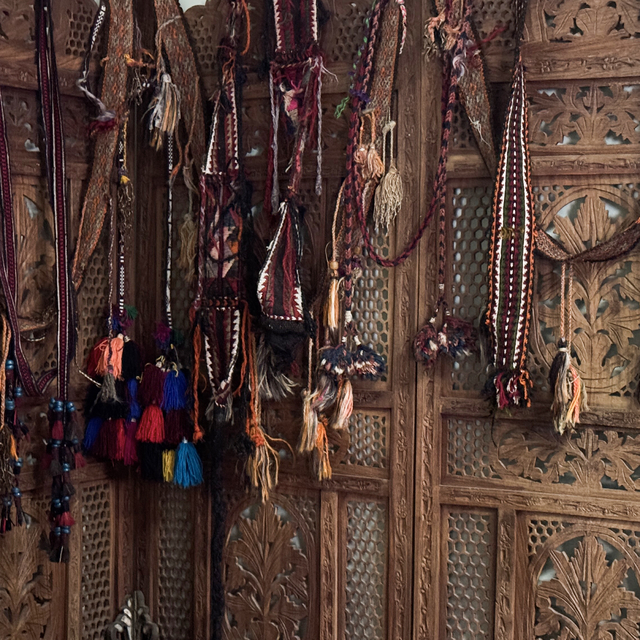 Kirkit sesleri arasında büyüyen psikiyatrist, 30 yıldır nadide kilimleri to...