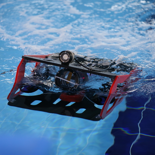 Lise öğrencileri ürettikleri insansız su altı aracını geliştiriyor