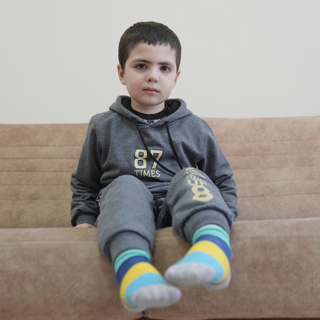 Erzurum'da servis aracının çarpmasıyla ağır yaralanan çocuğun tedavisi sürü...