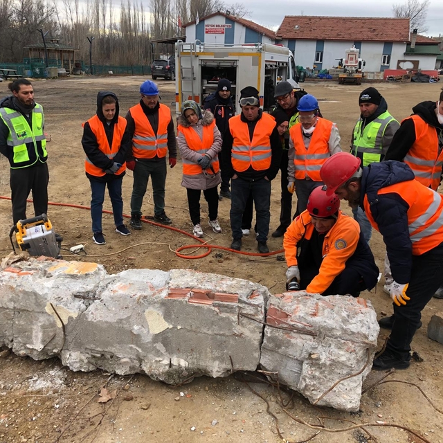 Hüyük'te arama kurtarma eğitimi yapıldı