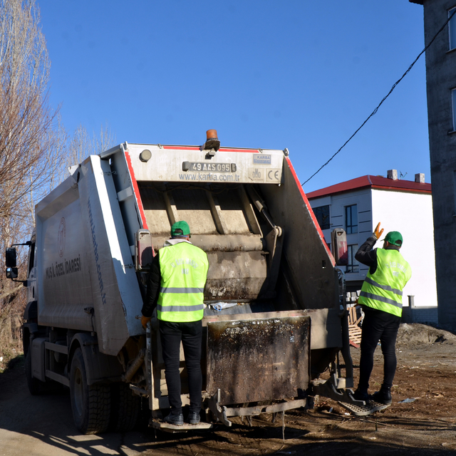 Muş Özel İdaresi, 77 köy ve mezrada çöp toplama hizmeti yürütüyor