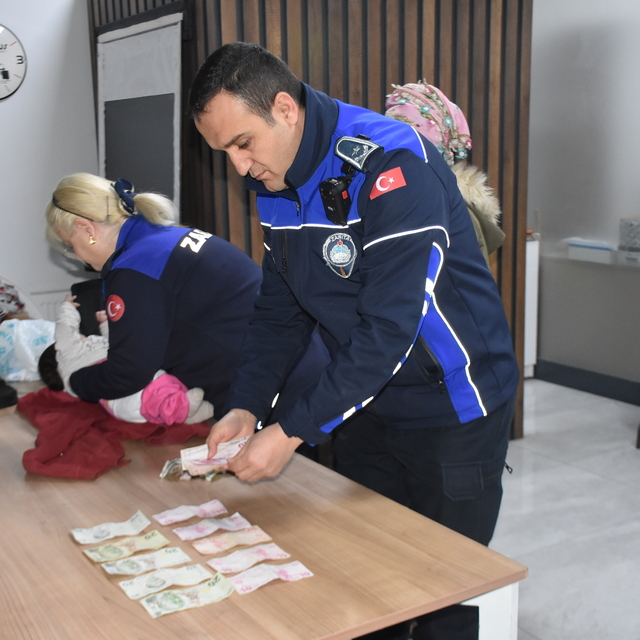 Niğde'de 'dilenci' operasyonu; paralar bebeğin bezinden çıktı