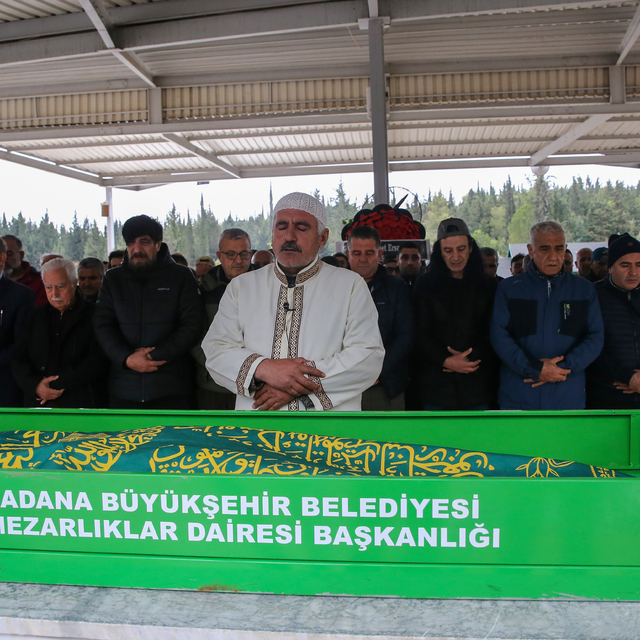 Şarkıcı Murat Kekilli'nin annesinin cenazesi Adana'da defnedildi