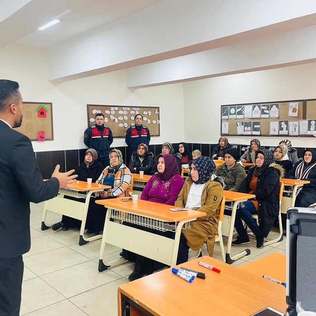 Kargı'da annelere bağımlılıkla mücadele eğitimi verildi