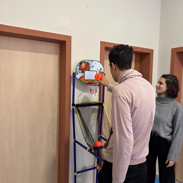 Afyonkarahisar'da otizmli bireyler ergoterapist eşliğinde spor yapıyor