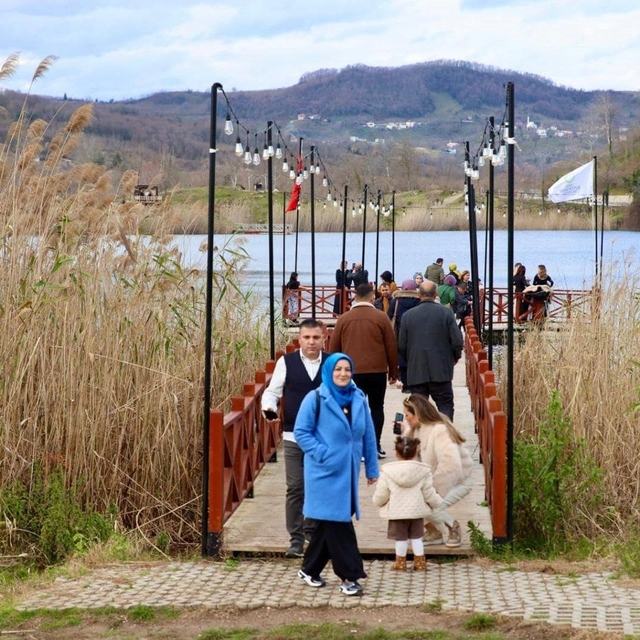 Turizme kazandırılan Gaga Gölü kışında ziyaretçilerini ağırlıyor