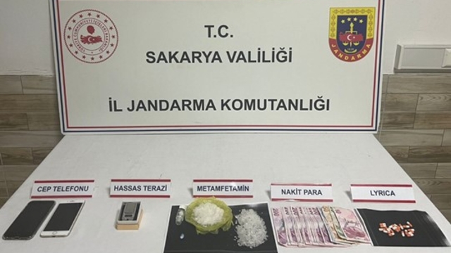 Sakarya'da evinde uyuşturucu ele geçirilen zanlı tutuklandı