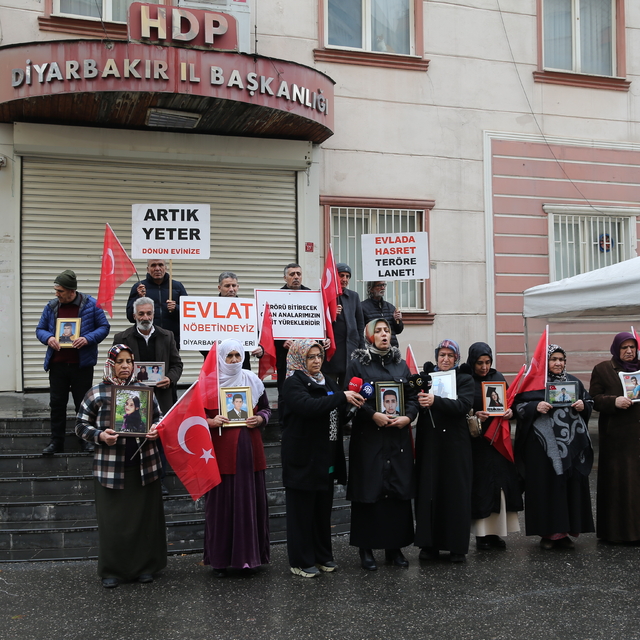 Diyarbakır anneleri evlat nöbetini kararlılıkla sürdürüyor