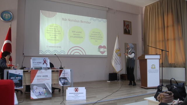 Beyşehir'de üniversite öğrencilerine AIDS hastalığı anlatıldı