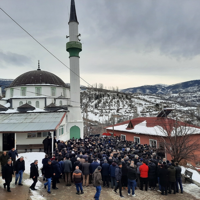Trafik kazası sonrası tedavi gördüğü hastanede yaşamını yitiren Urtaç topra...